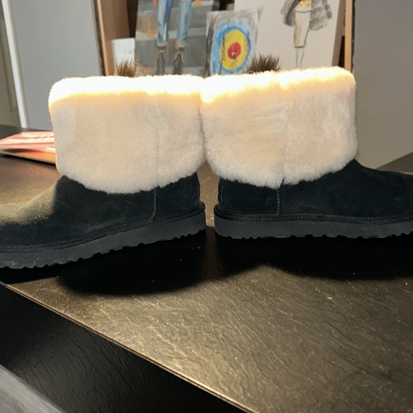 Uggs - Picture 6 of 11